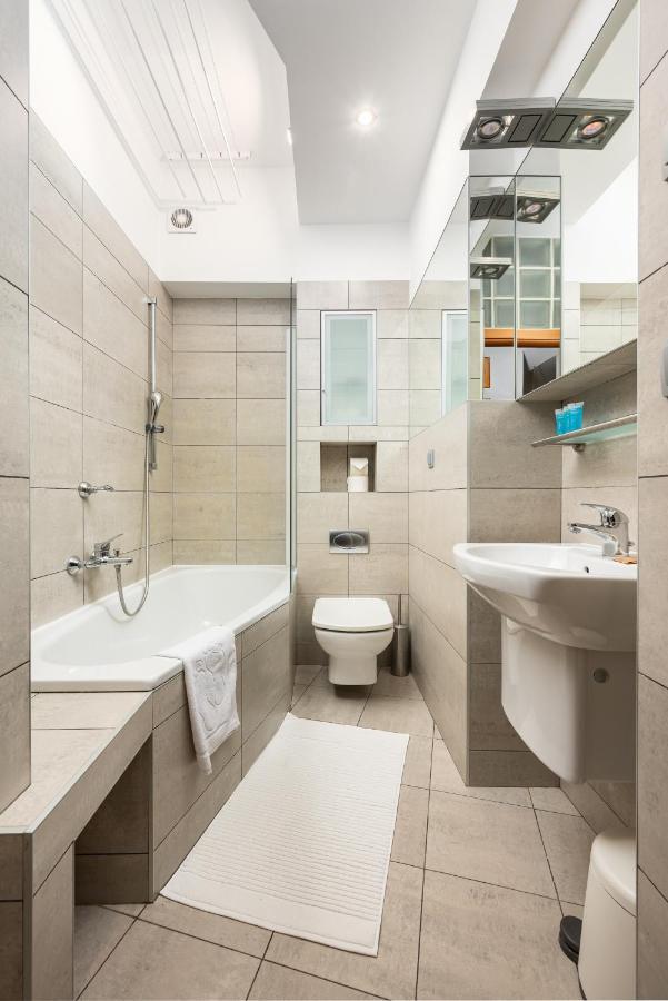 Metro Raclawicka Standard Apartment *