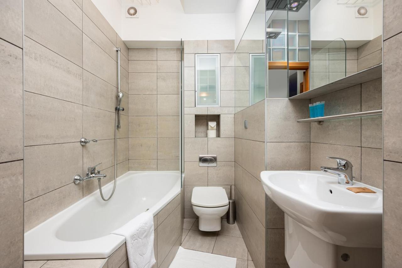 Metro Raclawicka Standard Apartment *